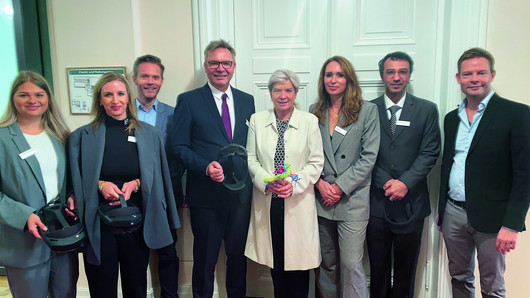 Erfolgreicher Berlin-Besuch der Holomedizin-Pioniere (v.l.): Verena Weber, Sonja Janssen, Dr. rer. nat. Marc-Angelo Bisotti, Prof. Dr. med. Dirk Weyhe, MdB Simone Borchardt, Dr. med. Heike Nerenz, Priv.-Doz. Dr. med. Navid Tabriz, Sirko Pelzl. Foto: Pius-Hospital 