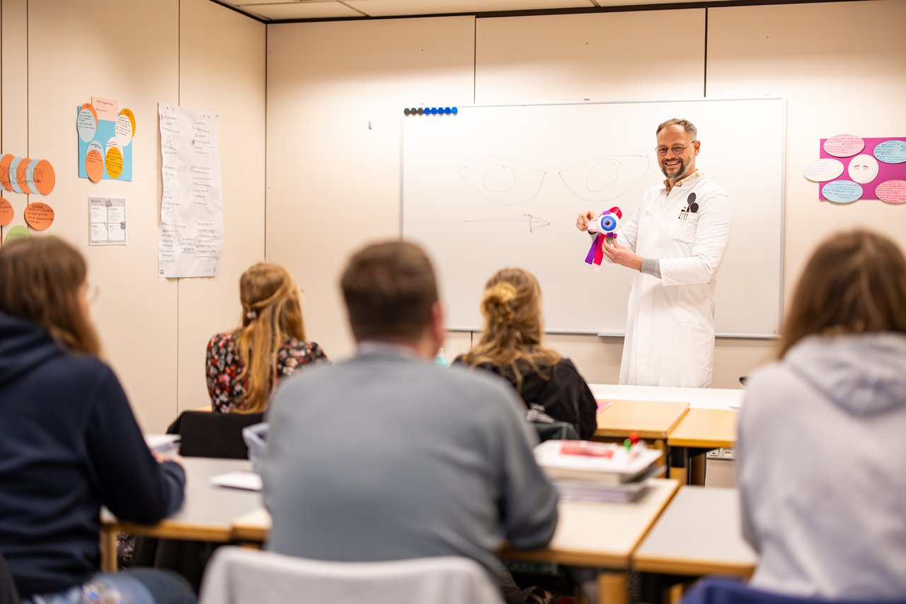 Schule für Orthoptik Unterrichtssituation in der Schule für Orthoptik