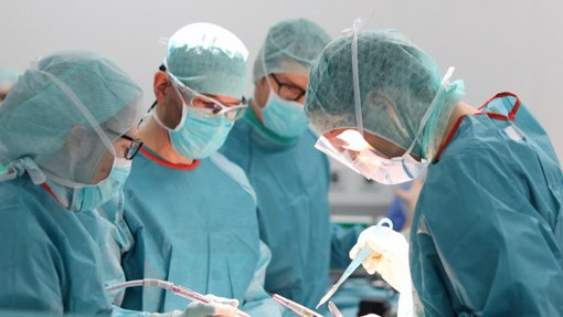 OP-Team bei einer Operation