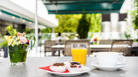 Café-Terrasse im Pius-Hospital Café-Terrasse im Pius-Hospital