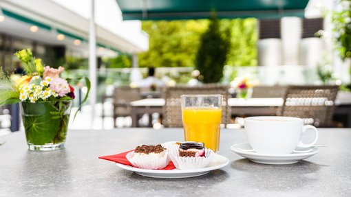 Café-Terrasse im Pius-Hospital Café-Terrasse im Pius-Hospital