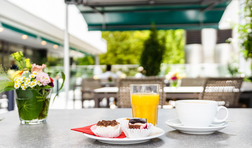 Café-Terrasse im Pius-Hospital Café-Terrasse im Pius-Hospital