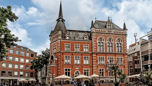 Stadt Oldenburg Marktplatz und altes Rathaus in Oldenburg