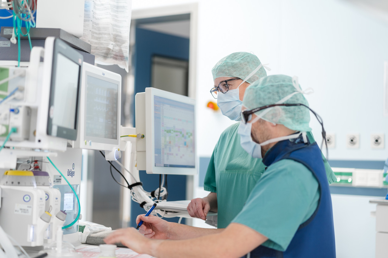 Anästhesie-technische-Assistenz während einer OP Anästhesie-technische-Assistenz während einer OP