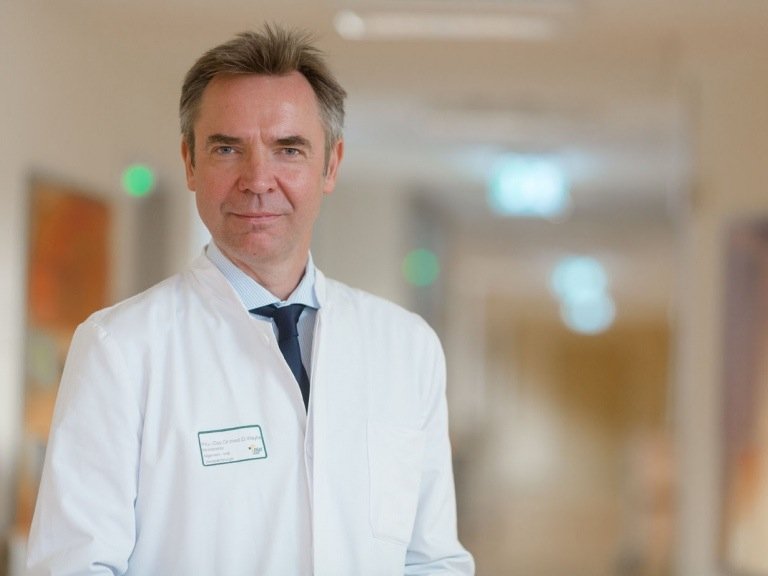 Interview von Prof. Dr. med. Dirk Weyhe zum aktuellen Stand der Holomedizin