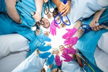 Mit Zusammenhalt zum Erfolg: Pius-Pflegekurs feiert Examen