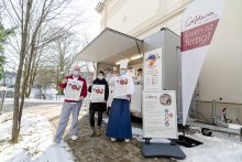 Vorbereitungen abgeschlossen: Das Team vom "Pius-Speisewagen" freut hungrige Gäste