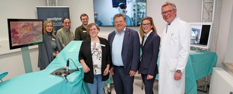 Gesundheitsminister Andreas Philippi weiht Forschungslabor im Pius ein